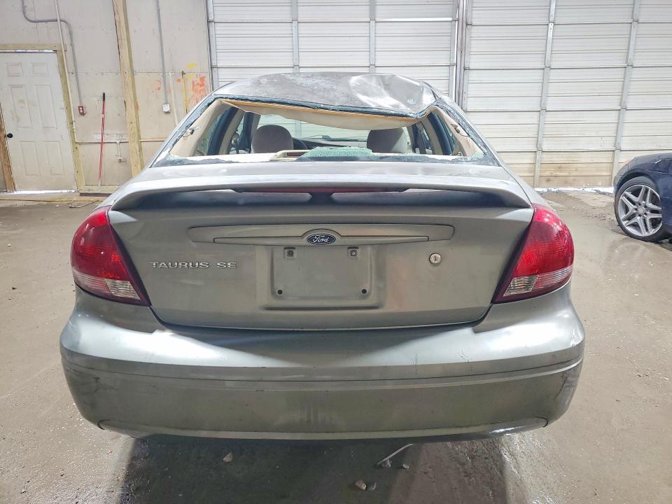 2004 Ford Taurus se