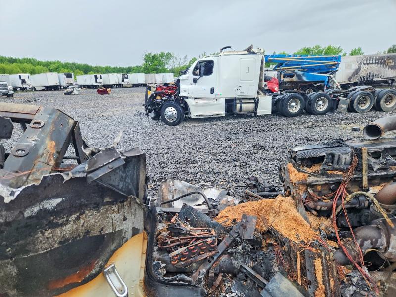 2007 International L9427 Semi Truck