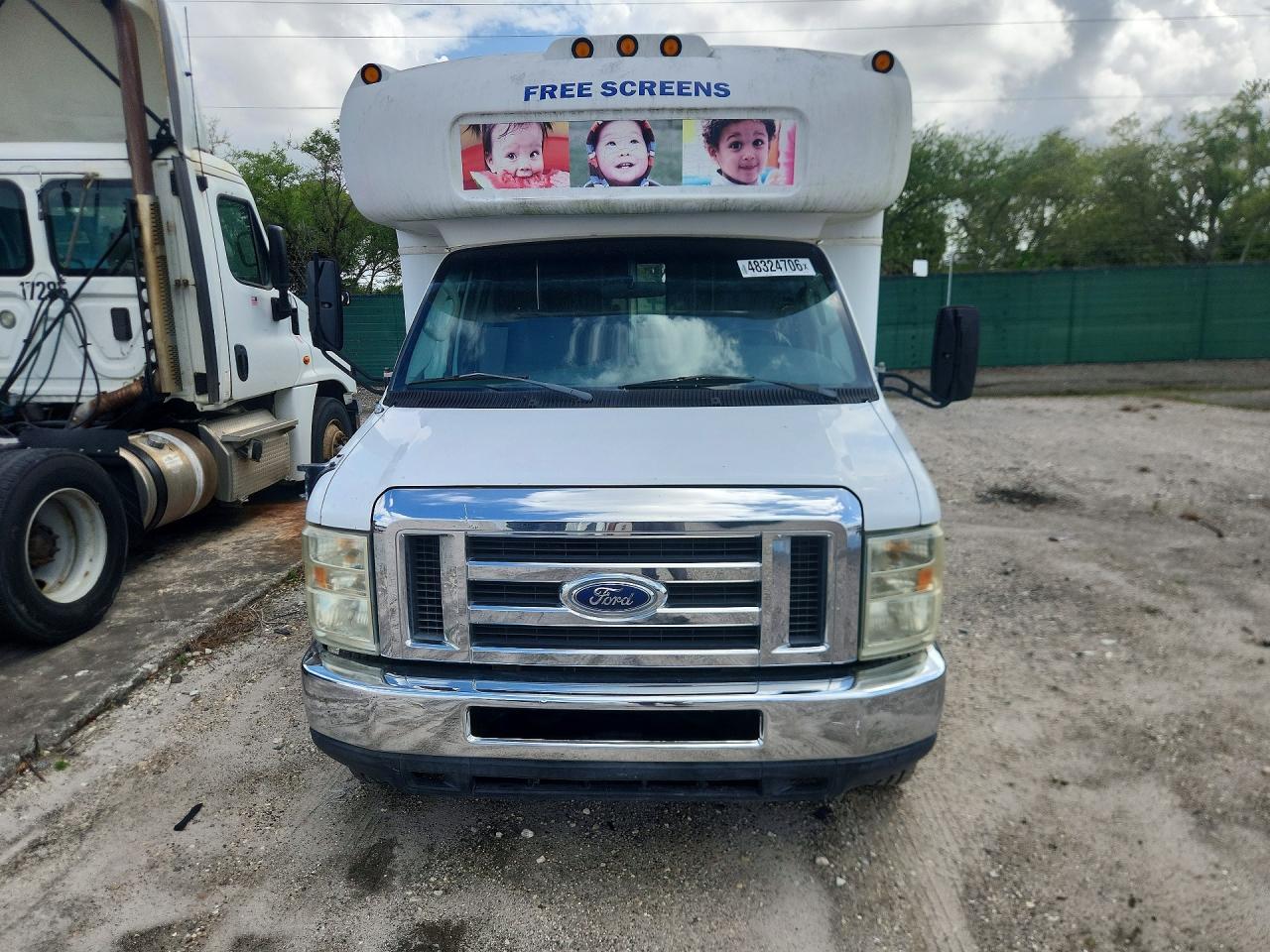 2008 Ford E350 Shuttle Bus