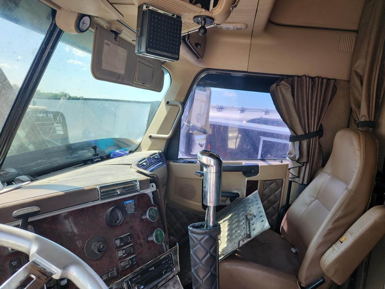 2015 Freightliner Conventional Coronado 132