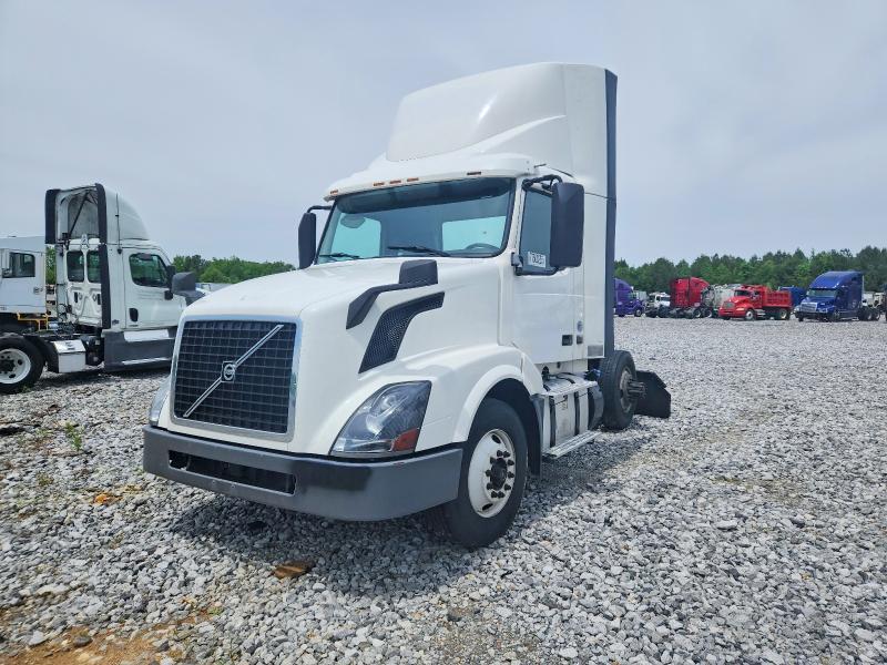 2017 Volvo VNL Semi Truck