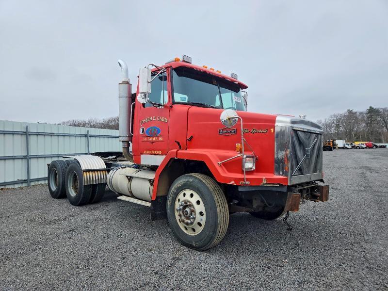 2000 Volvo ACL Semi Truck