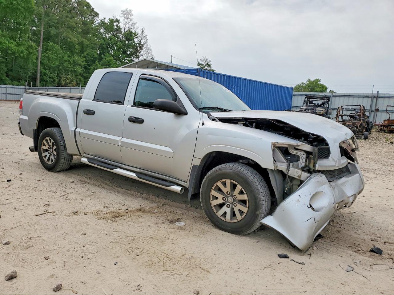 2007 Mitsubishi Raider LS