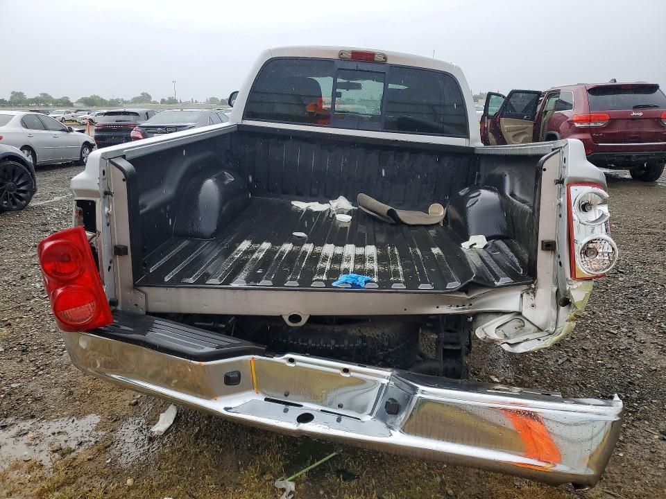 2005 Dodge Dakota Quad SLT
