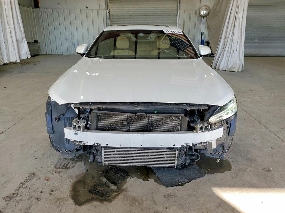 2017 Volvo S90 T6 Momentum