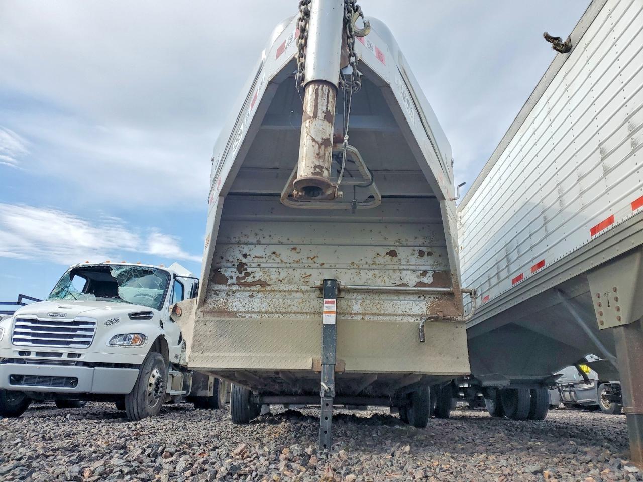 2017 Grupo STH6820W14LNRCS Livestock Trailer