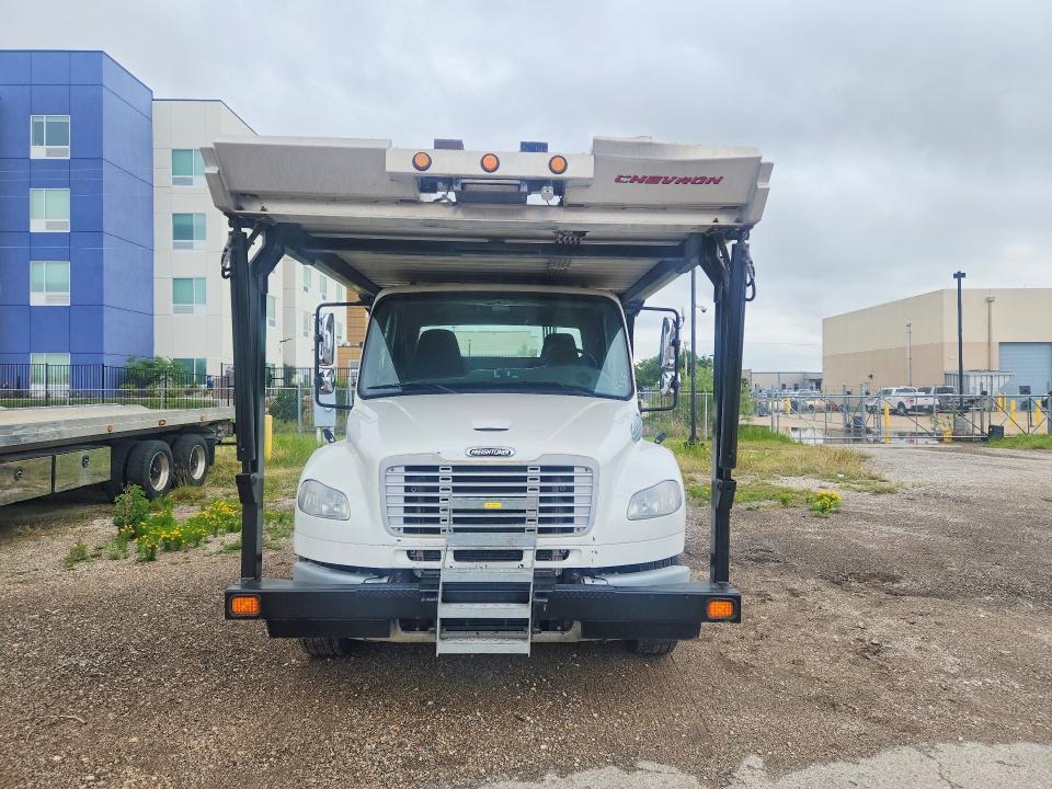 2017 Freigliner 2017 Freightliner Business Class M2 Rollback TOW T