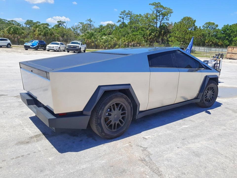 2025 Tesla Cybertruck