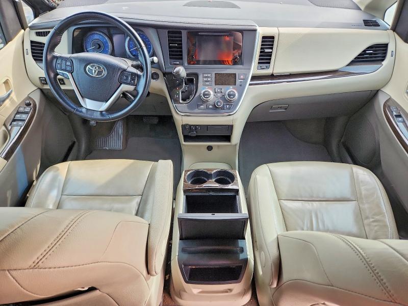 2015 Toyota Sienna xle 8-passenger
