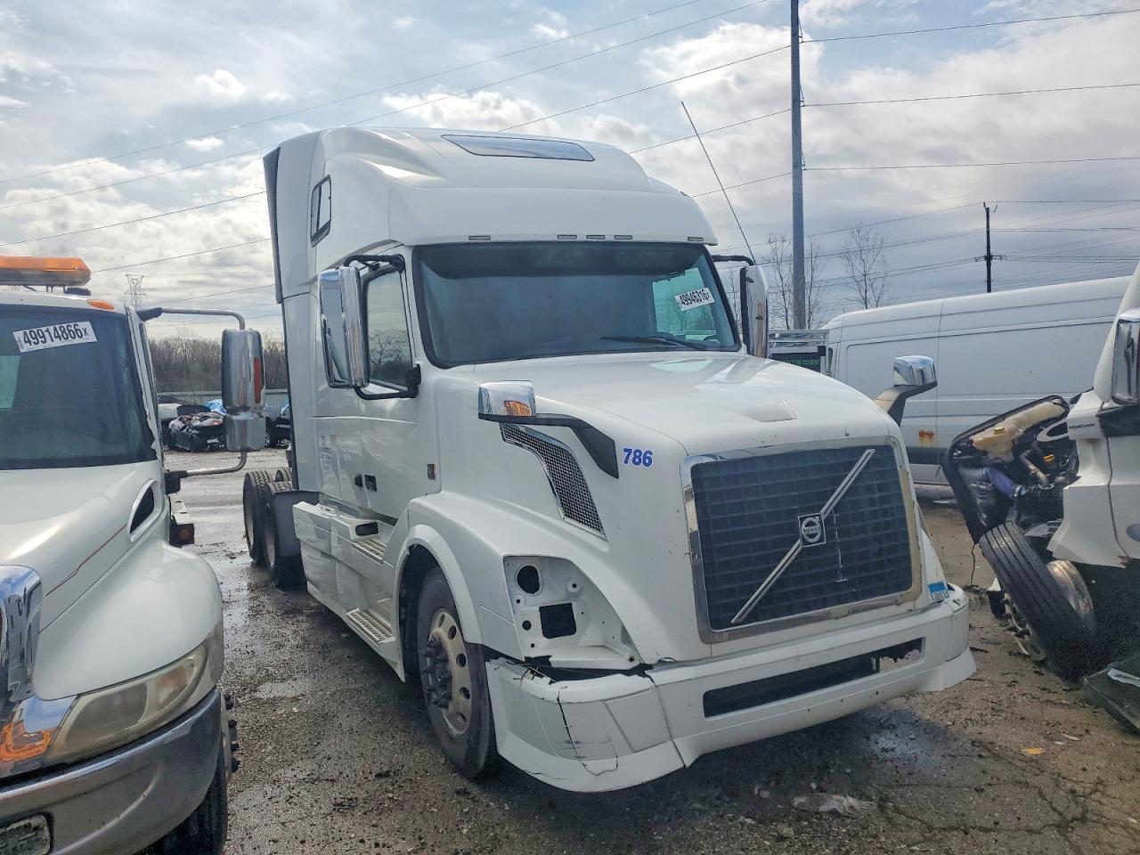 2015 Volv O VNL Semi Truck