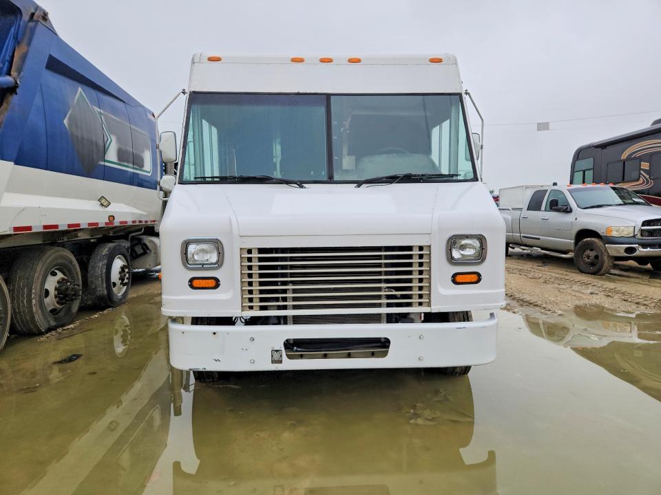 2008 Freightliner MT45G Chassis Delivery Truck