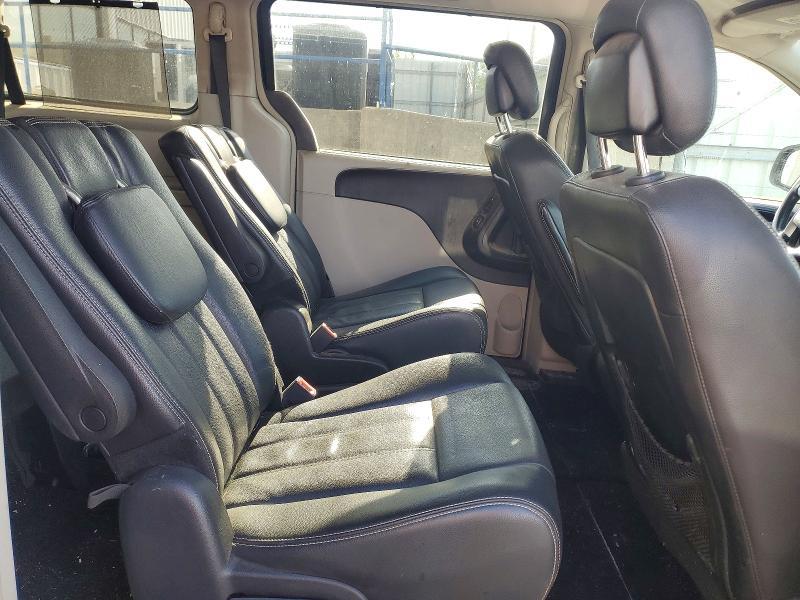 2013 Chrysler Town & Country Touring l