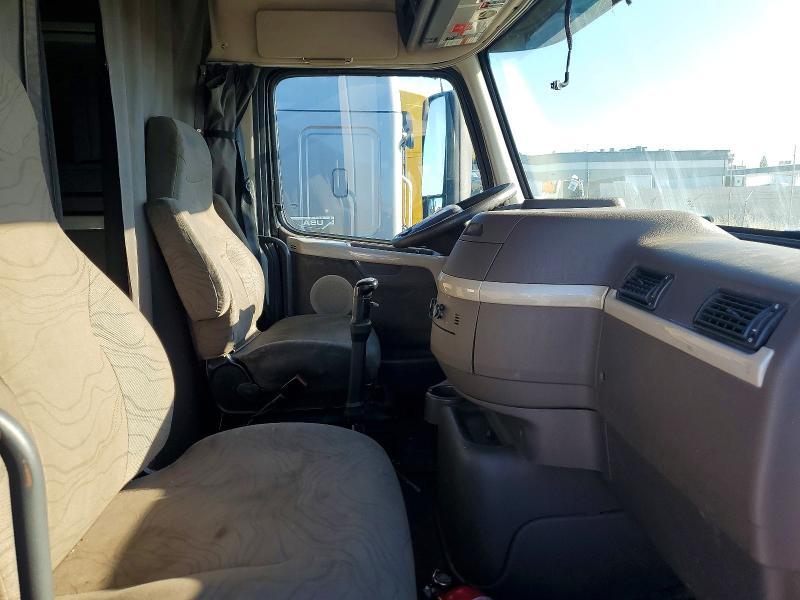 2017 Volvo VNM Semi Truck