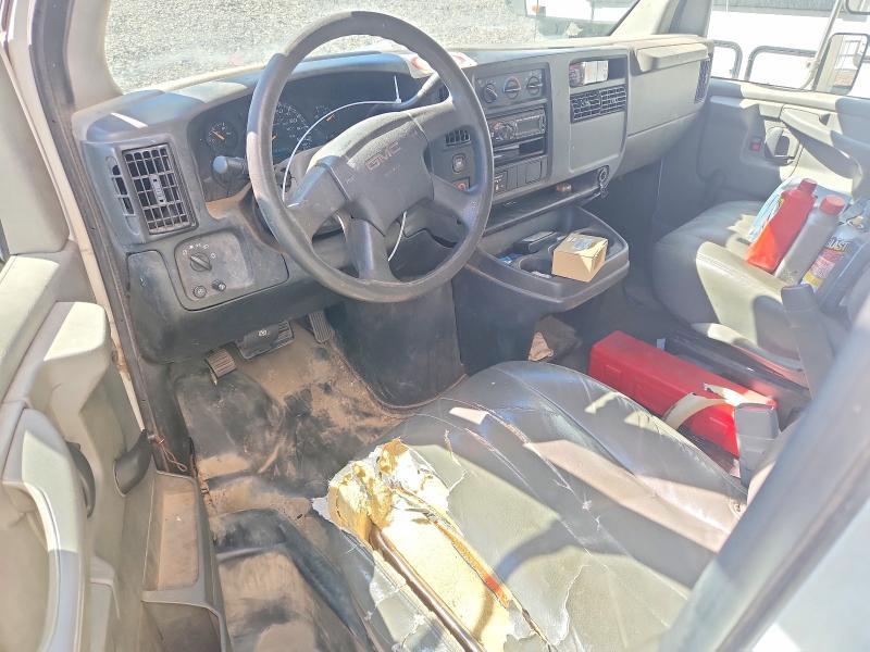 2006 GMC Savana BOX Truck