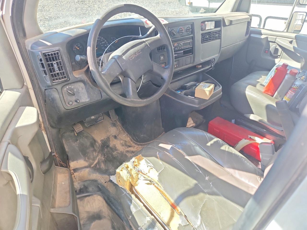 2006 GMC Savana BOX Truck