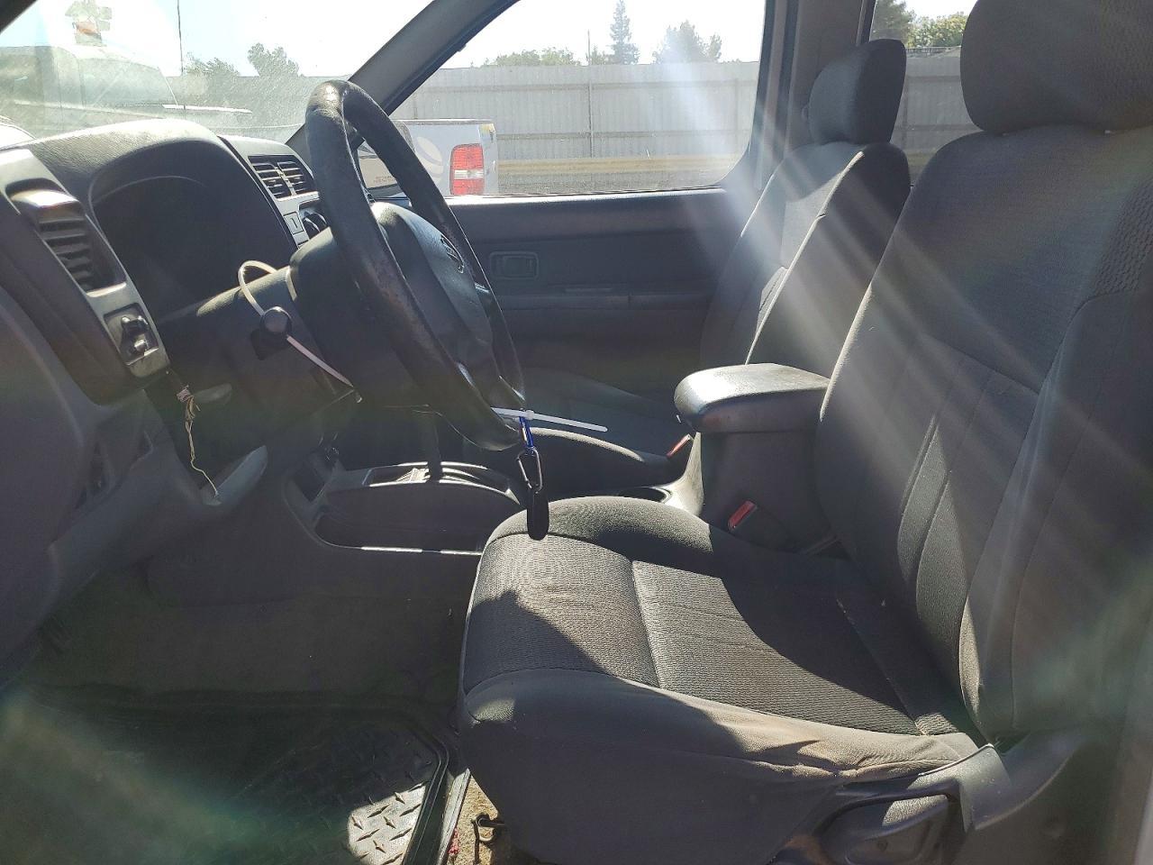 2001 Nissan Frontier XE