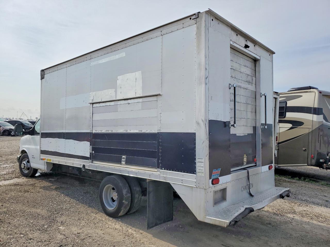 2018 Chevrolet Express Refrigerated BOX Truck