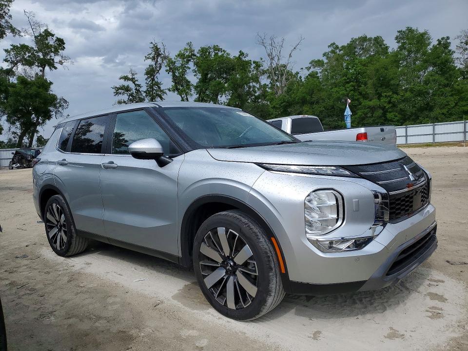 2025 Mitsubishi Outlander se