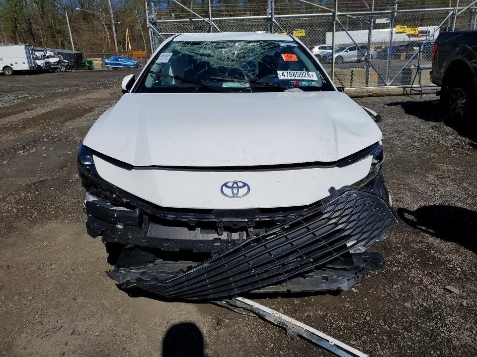 2025 Toyota Camry le