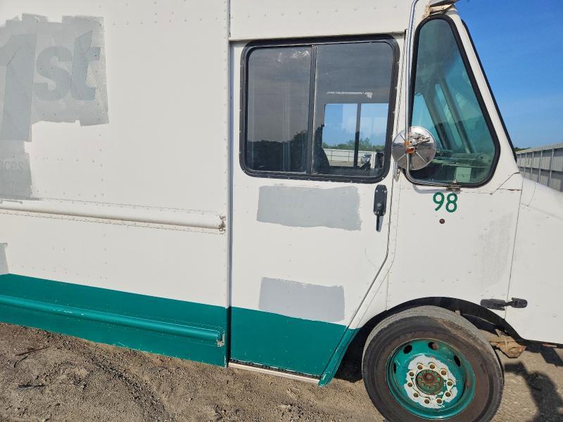 2009 Workhorse Custom Chassis W42 Delivery Truck