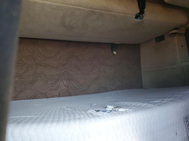 2017 Volvo VNM Semi Truck