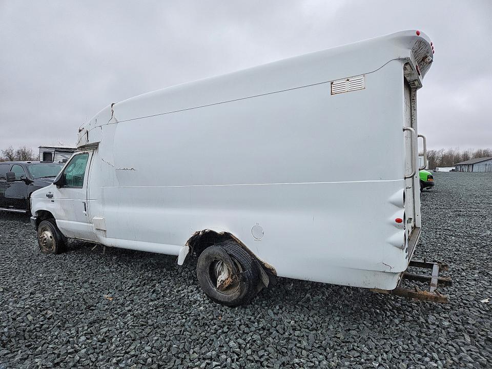 2011 Ford Econoline E350 Super Duty Cutaway van