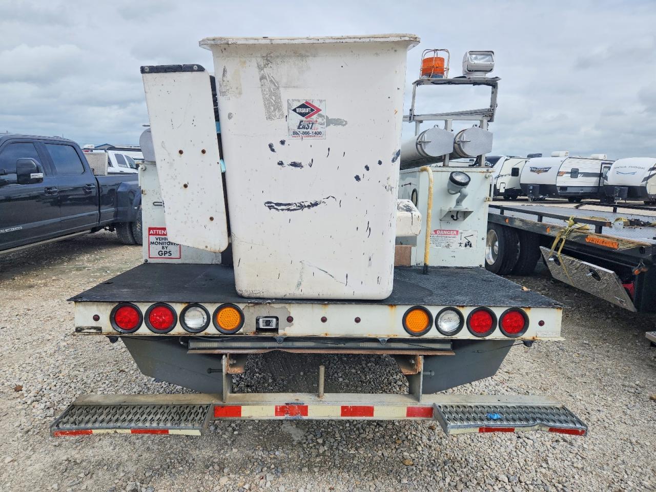 2010 Isuzu NQR Bucket Truck