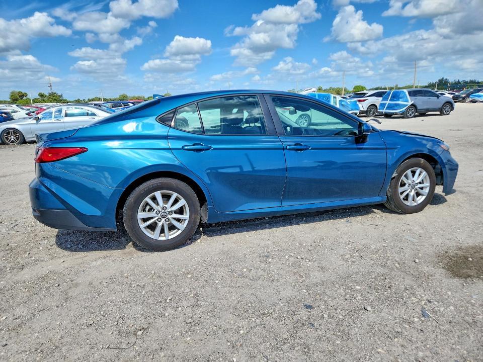 2025 Toyota Camry le