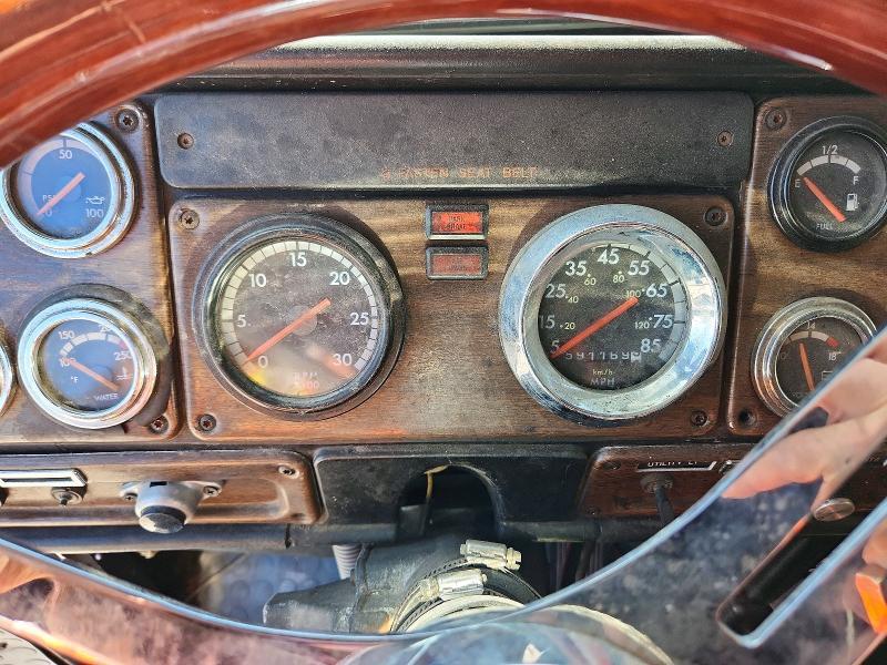 1995 Freigliner 1995 Freightliner FLD120 Semi Truck