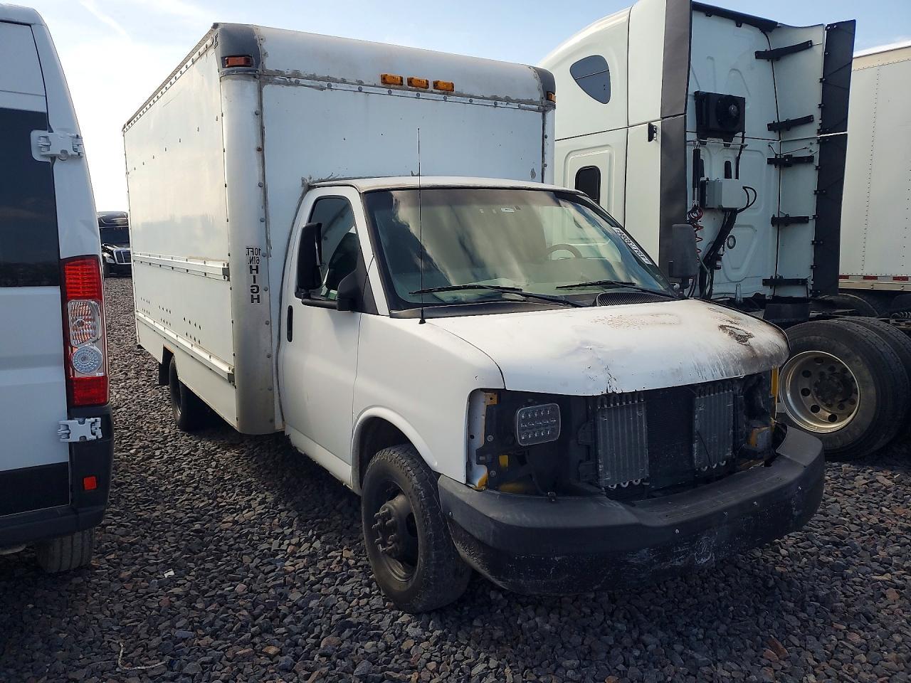 2004 GMC Savana BOX Truck