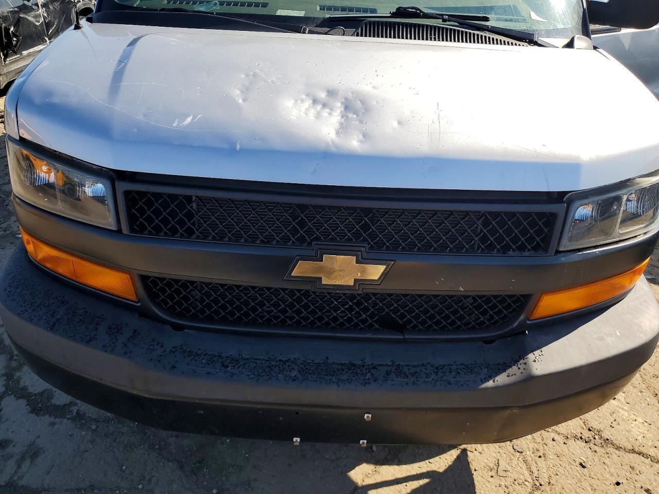 2020 Chevrolet Express G2500 LS