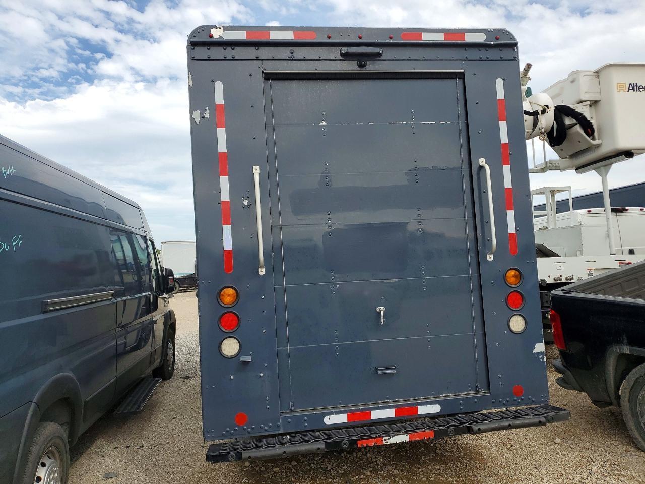 2020 Freightliner MT45G Chassis Delivery Truck