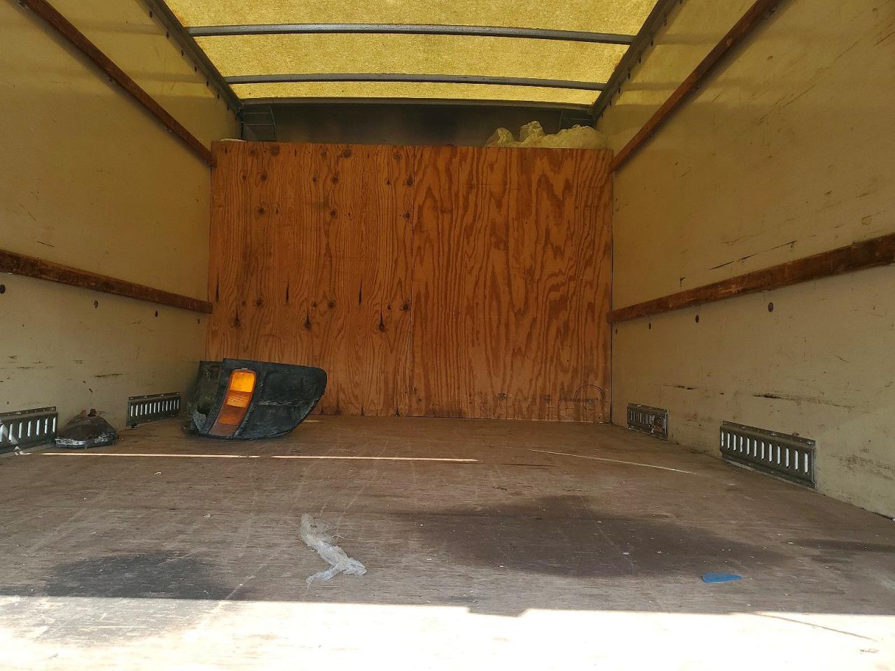 2004 GMC Savana BOX Truck