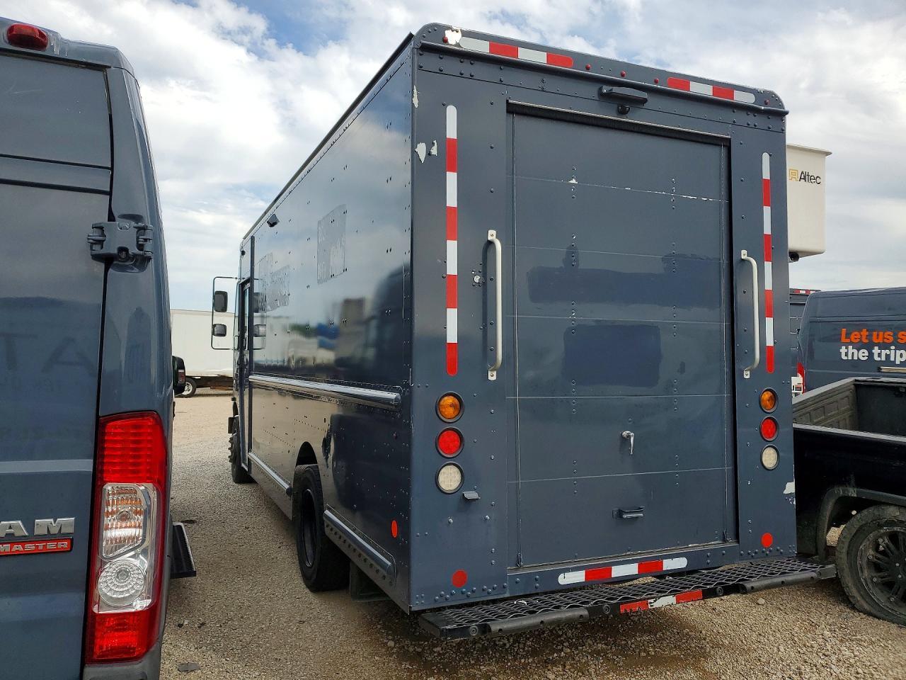 2020 Freightliner MT45G Chassis Delivery Truck