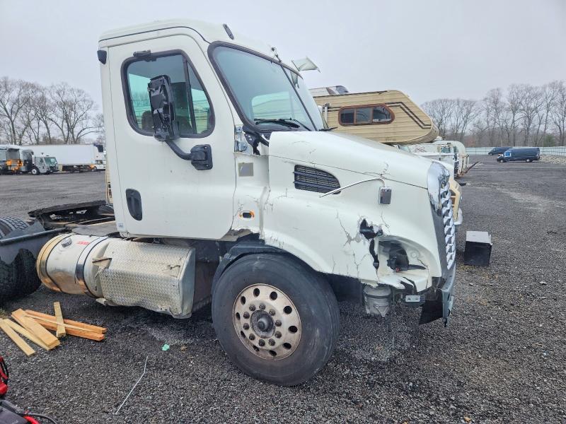 2018 Freightliner Cascadia 113 Semi Truck