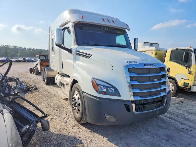 2020 Freightliner Cascadia 126