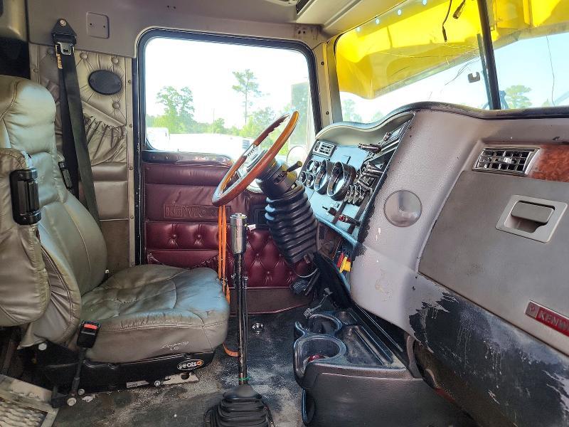 2006 Kenworth Construction W900