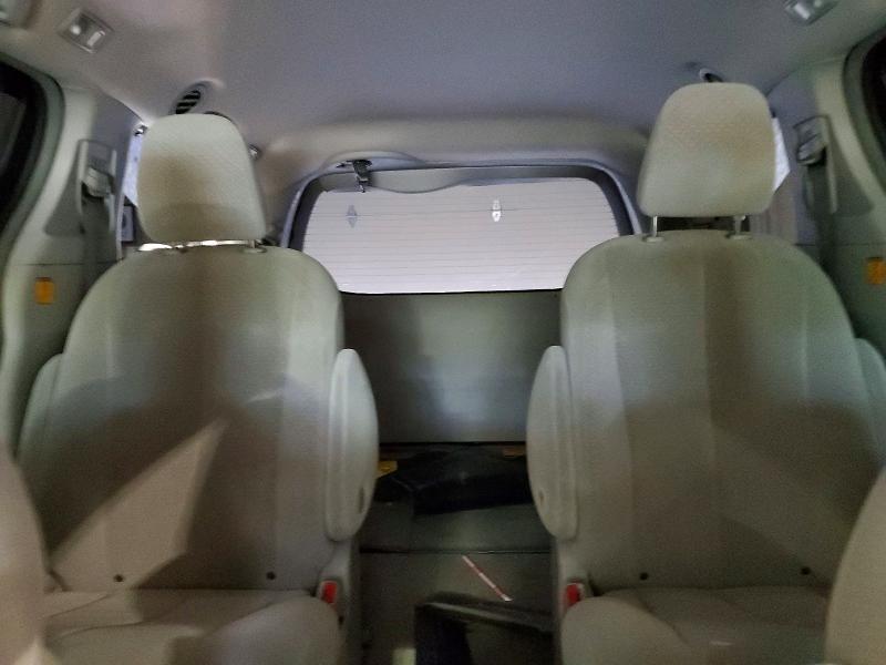 2013 Toyota Sienna le 7-passenger