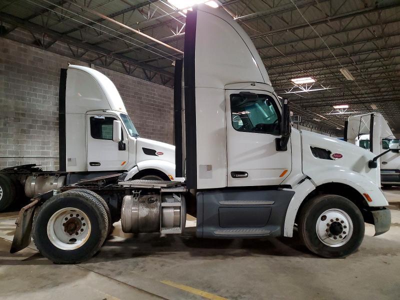 2018 Peterbilt 579 Semi Truck