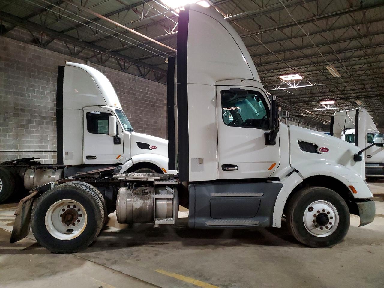 2018 Peterbilt 579 Semi Truck