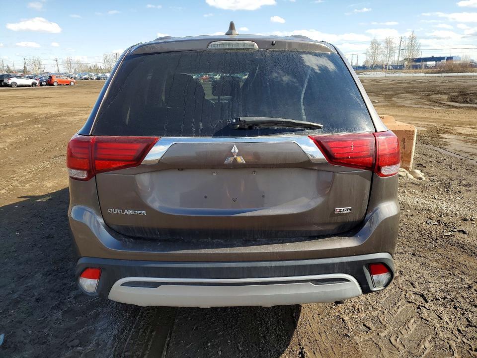 2020 Mitsubishi Outlander es