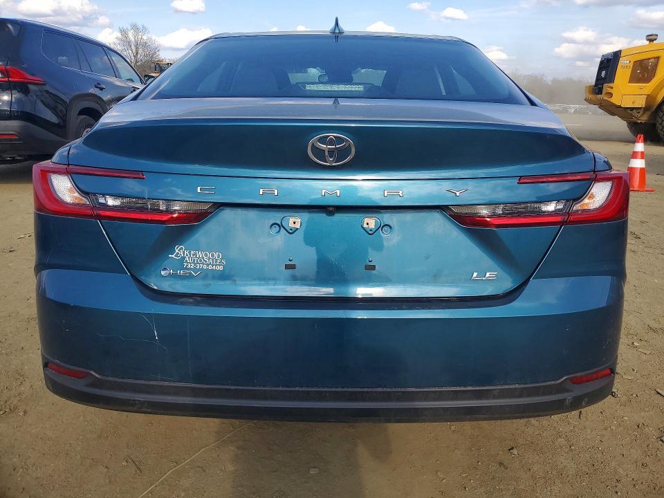 2025 Toyota Camry le