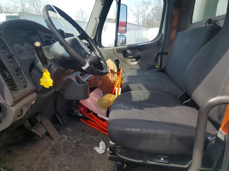 2020 Freigliner 2020 Freightliner Business Class M2 BOX Truck
