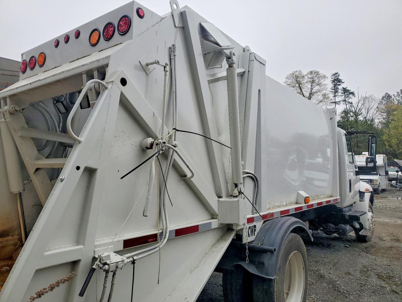 2007 International 4300 Refuse Truck