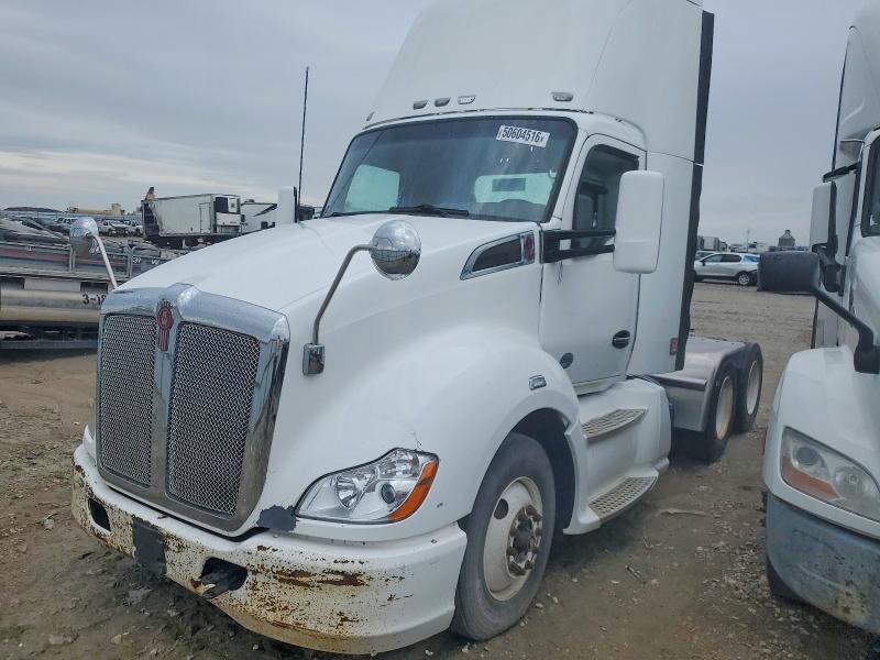 2014 Kenworth T680 Semi Truck