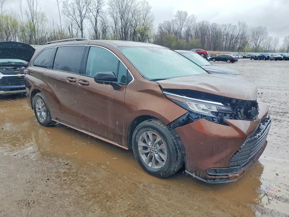 2022 Toyota Sienna le