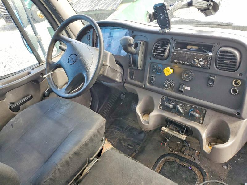 2020 Freigliner 2020 Freightliner Business Class M2 BOX Truck