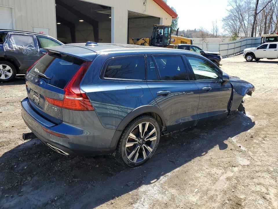 2021 Volvo V60 Cross Country T5 Momentum