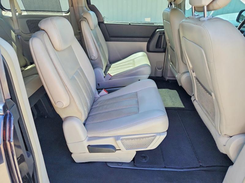 2010 Chrysler Town & Country Touring Plus