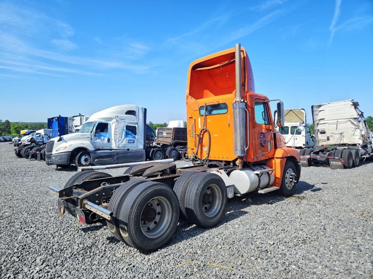 2007 Freigliner 2007 Freightliner CST120 Semi Truck